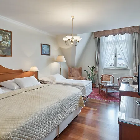 Romance Hotel