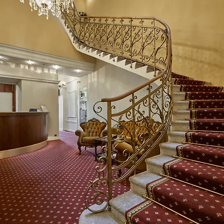 Romance Hotel